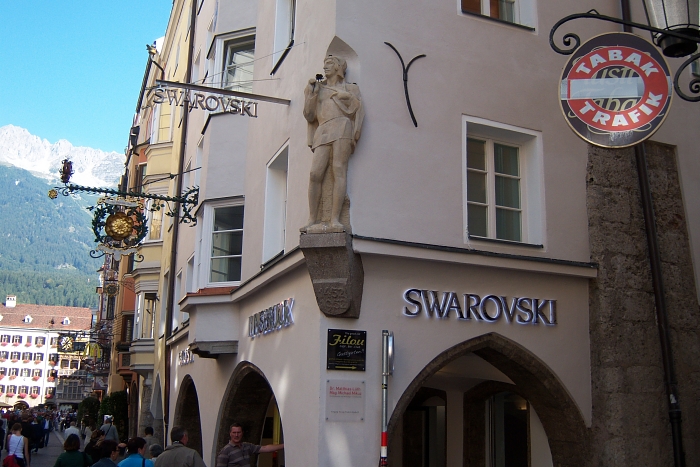 100_1690 small INNSBRUCK SWAROWSKI 1.jpg - 278640 Bytes